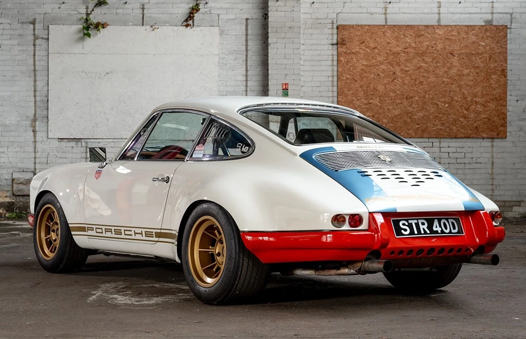 Porsche 911 tampak belakang