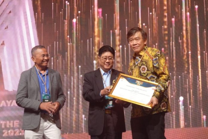 FIFGROUP sabet penghargaan The Best Industry Marketing Champion 2023 for the Multifinance Sector