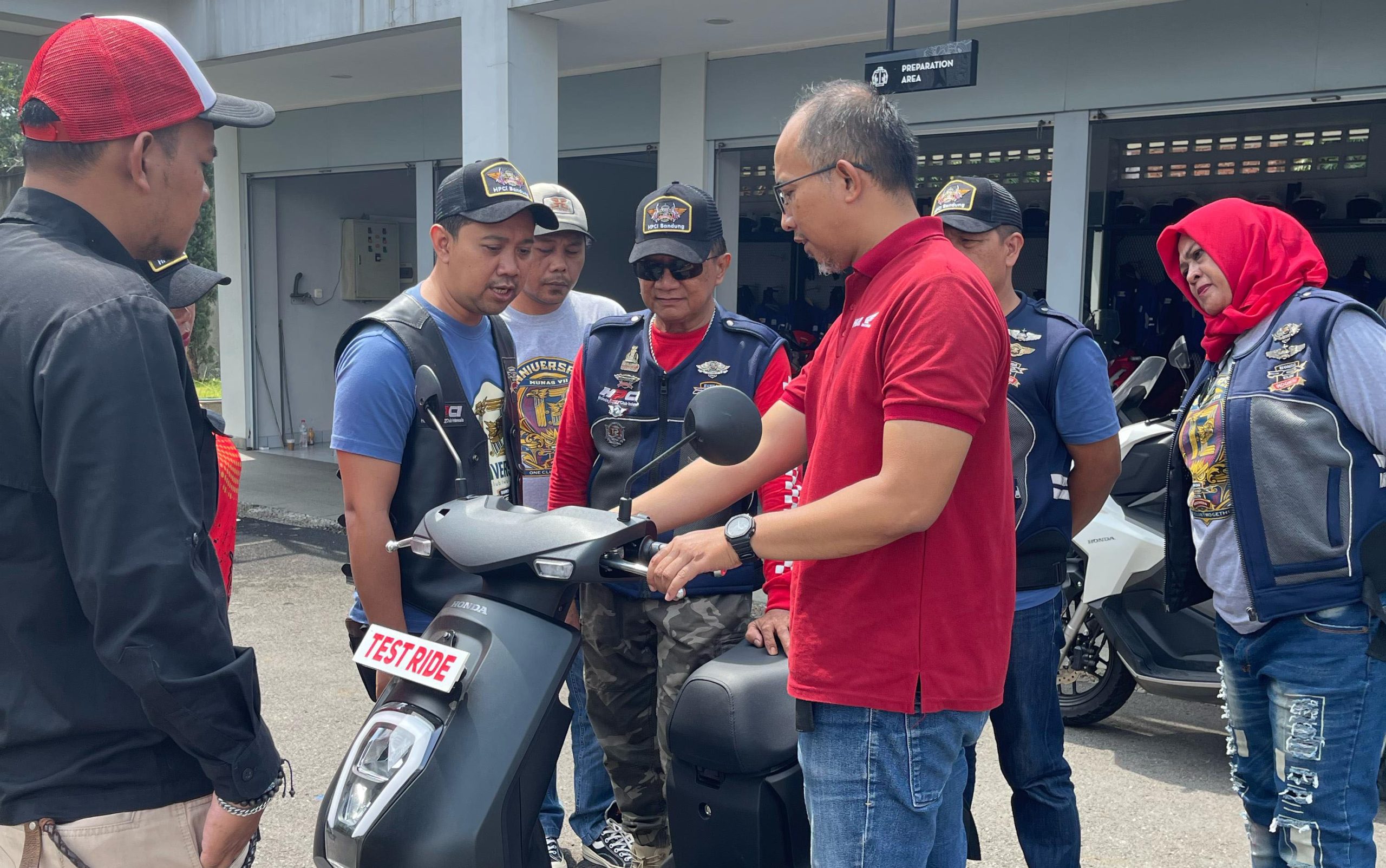 DAM Ajak Honda PCX Club Indonesia Chapter Bandung Jajal EM1 e