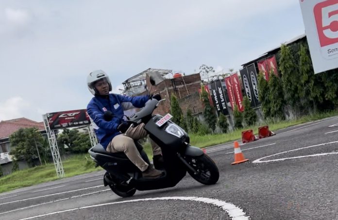 DAM Ajak Honda PCX Club Indonesia Chapter Bandung Jajal EM1 e