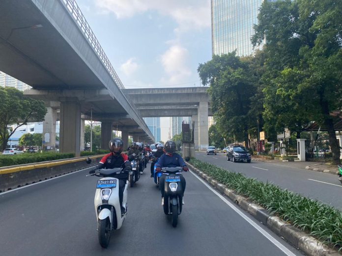 Asosiasi Honda Jakarta Rolling City sambil Donasi 1