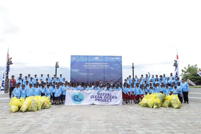 Kegiatan Suzuki Clean Up The World di Pantai Bunaken (4)