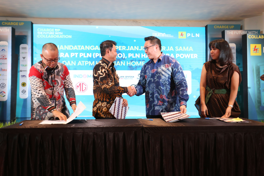 AION Bangun SPKLU bersama PLN - Andry Ciu - MoU Signing (1)