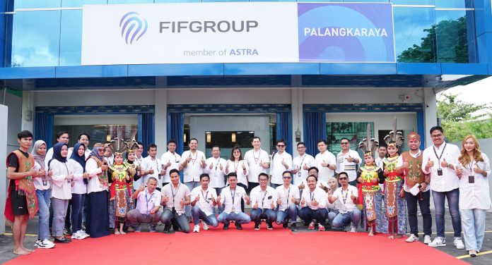 FIFGROUP Resmikan Pemasangan Solar Penel di Cabang Palangkaraya