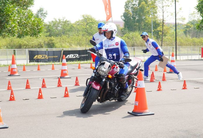 Instruktur Safety Riding DAM AHSRIC003 (Adni Rahmat)