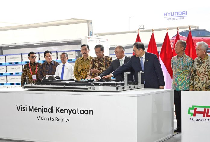 Jokowi Resmikan Pabrik Baterai Mobil Listrik di Karawang