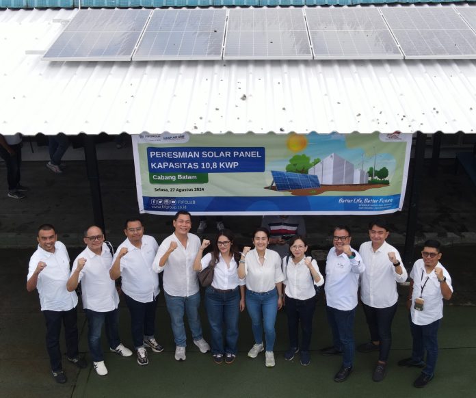 FIFGROUP Pasang Panel Surya di Cabang Batam