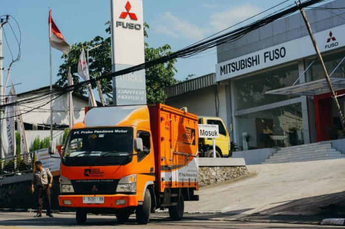 Mitsubishi Fuso - Sopir Truk